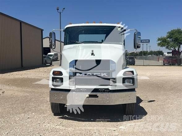Mack MD7 Chassis Cab trucks