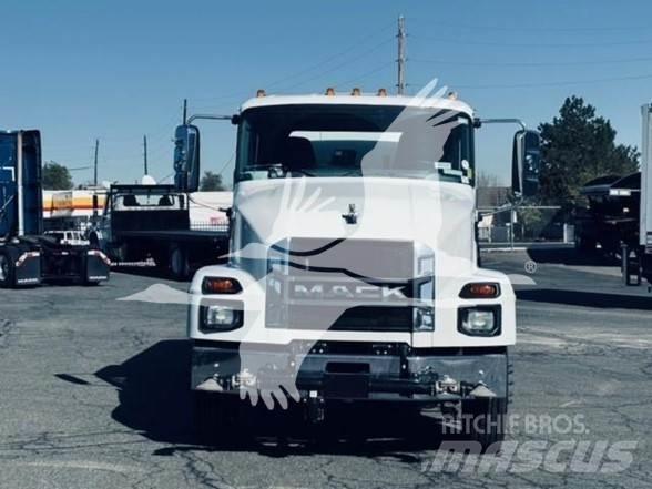 Mack MD7 Tanker trucks