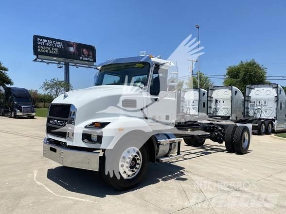Mack MD7 Chassis Cab trucks