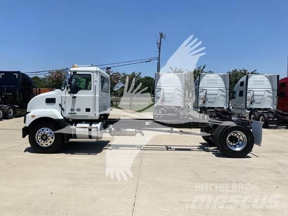 Mack MD7 Chassis Cab trucks