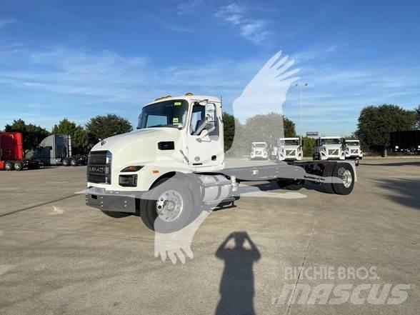 Mack MD7 Chassis Cab trucks