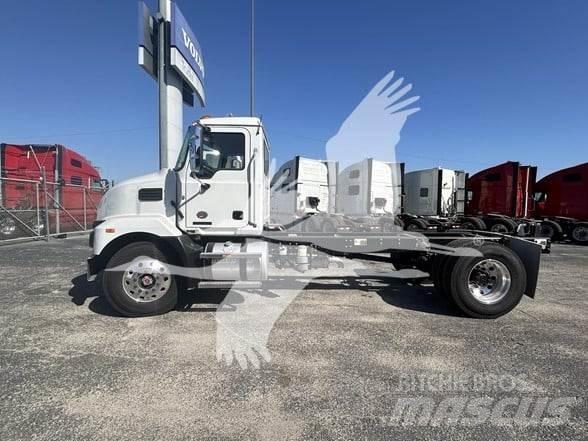 Mack MD7 Chassis Cab trucks