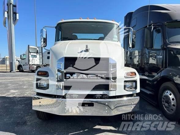 Mack MD7 Chassis Cab trucks