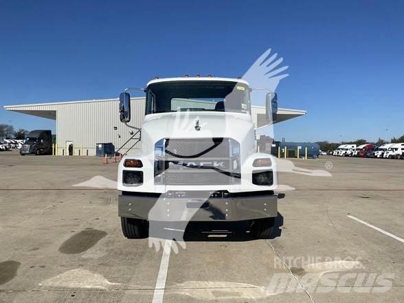 Mack MD7 Chassis Cab trucks