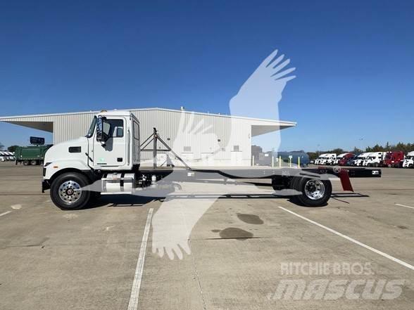 Mack MD7 Chassis Cab trucks