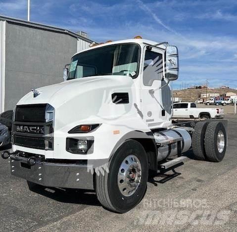 Mack MD7 Chassis Cab trucks