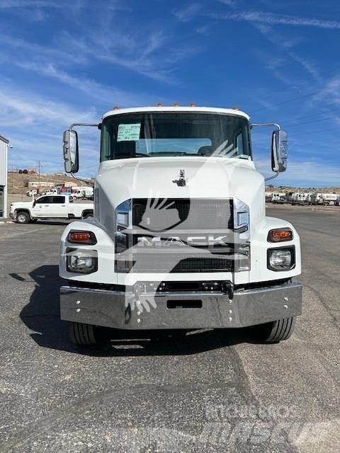 Mack MD7 Chassis Cab trucks