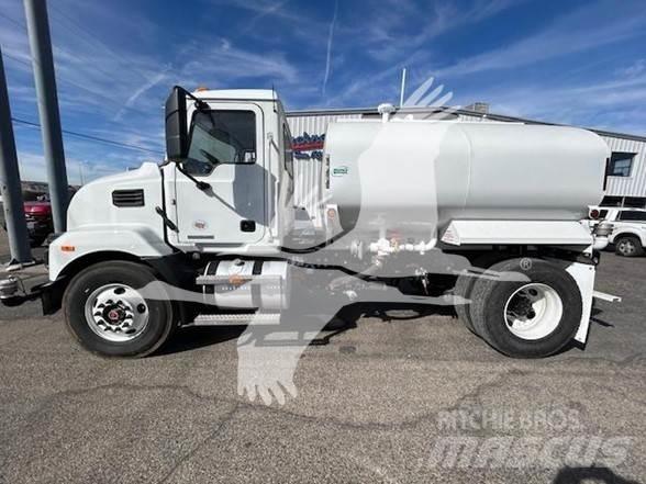Mack MD7 Tanker trucks