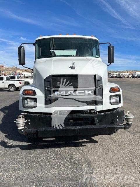 Mack MD7 Tanker trucks