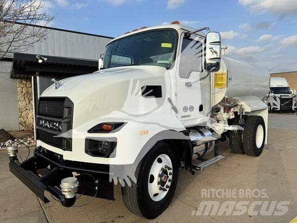 Mack MD7 Tanker trucks