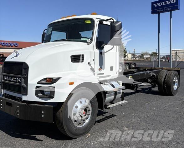 Mack MD7 Chassis Cab trucks