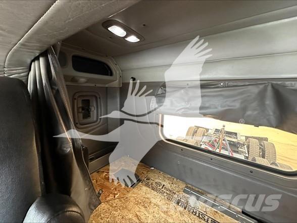 Peterbilt 389 Prime Movers