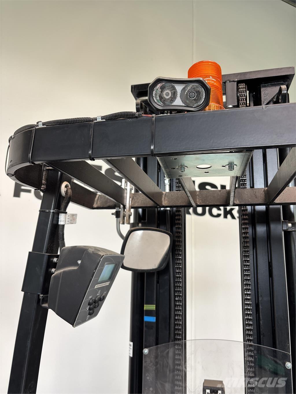 Mitsubishi SBR16N Self propelled stackers