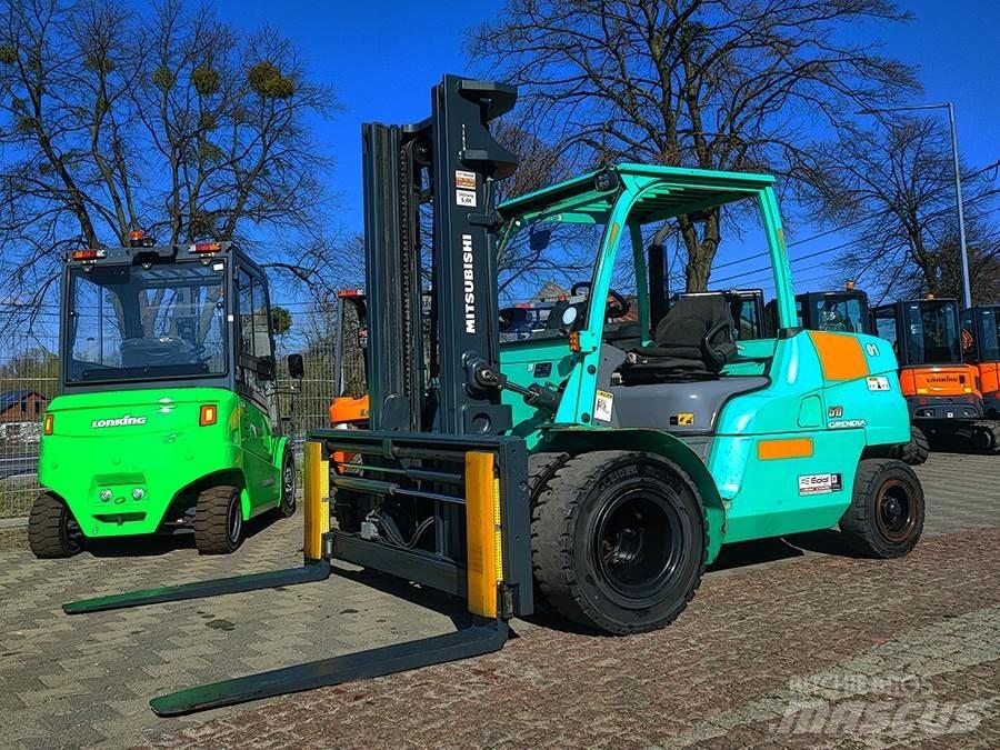 Mitsubishi FD50NT Diesel trucks