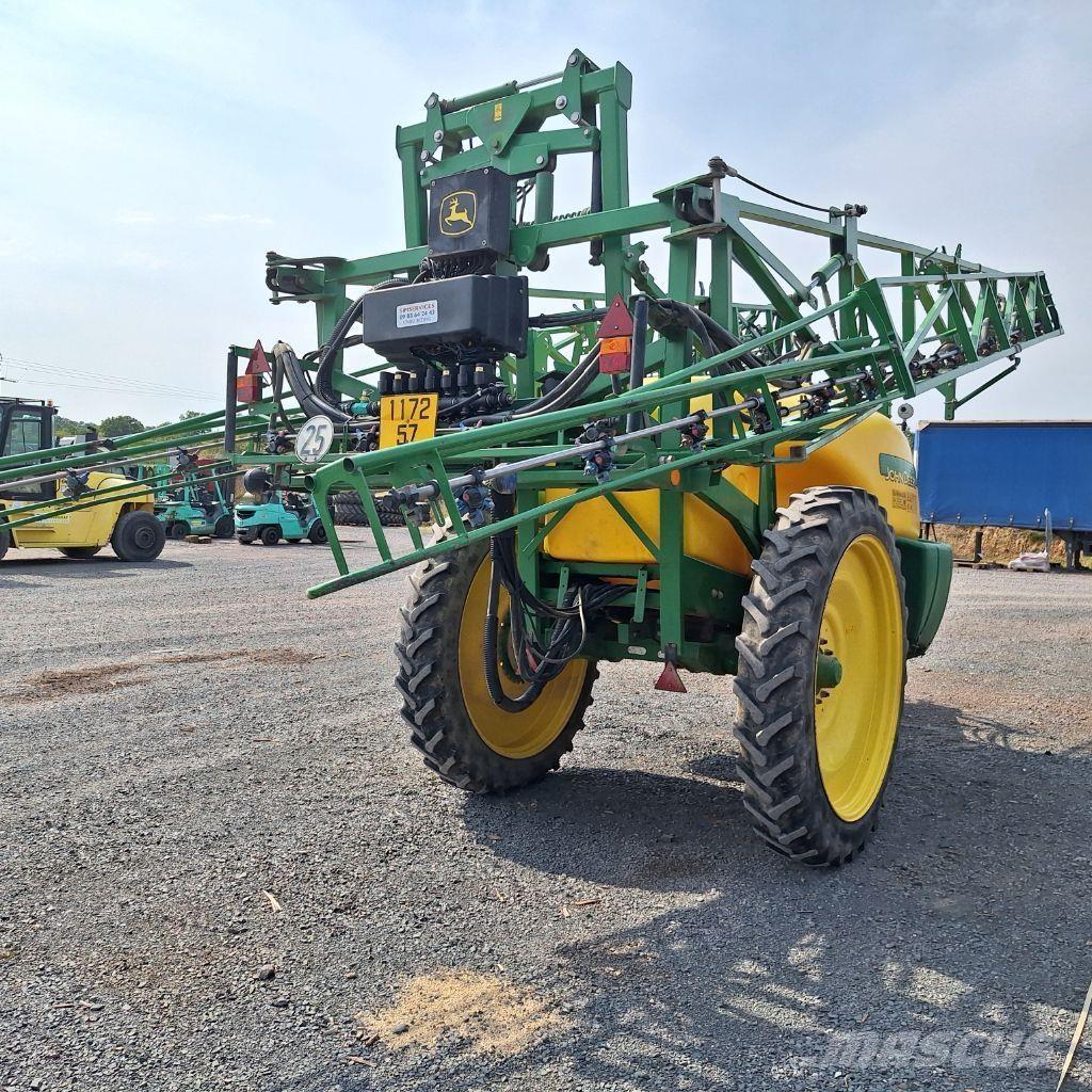John Deere 732 Trailed sprayers