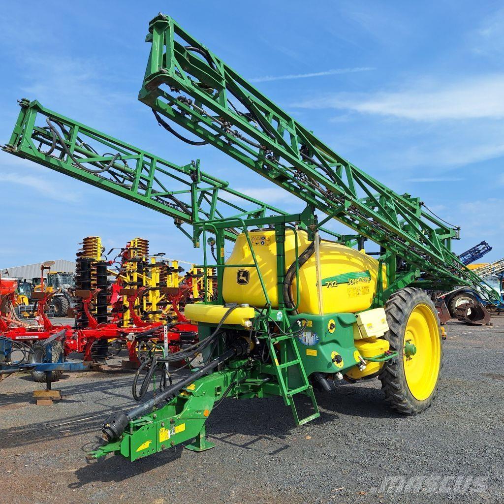 John Deere 732 Trailed sprayers