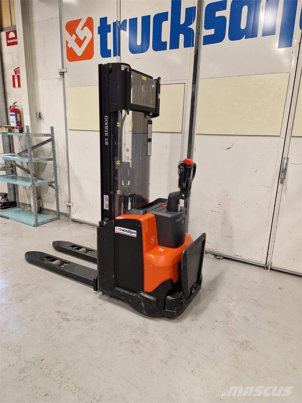 Toyota SWE120L Self propelled stackers