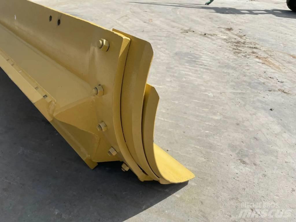 CAT 140K Moldboard Blades
