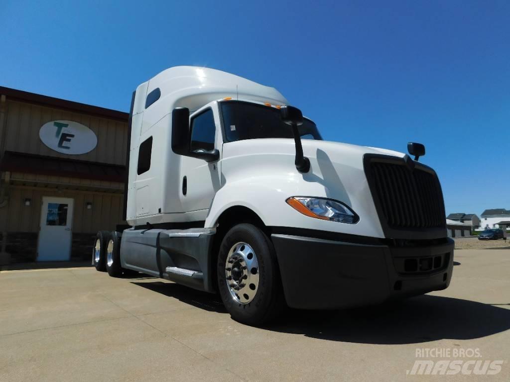 International LT 625 Prime Movers