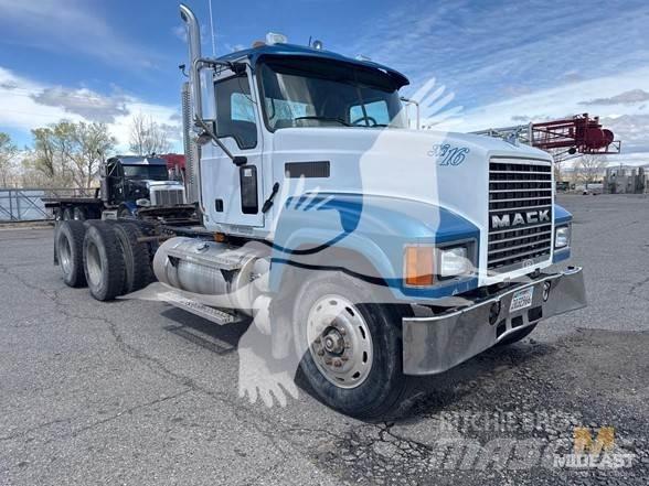 Mack CH613 Prime Movers