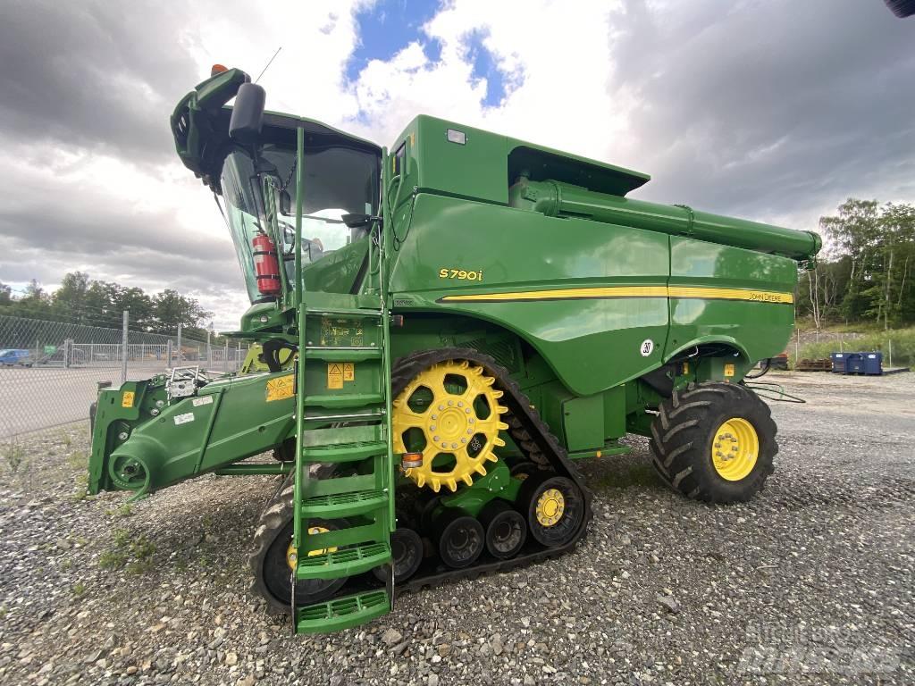 John Deere S790i Combine harvesters