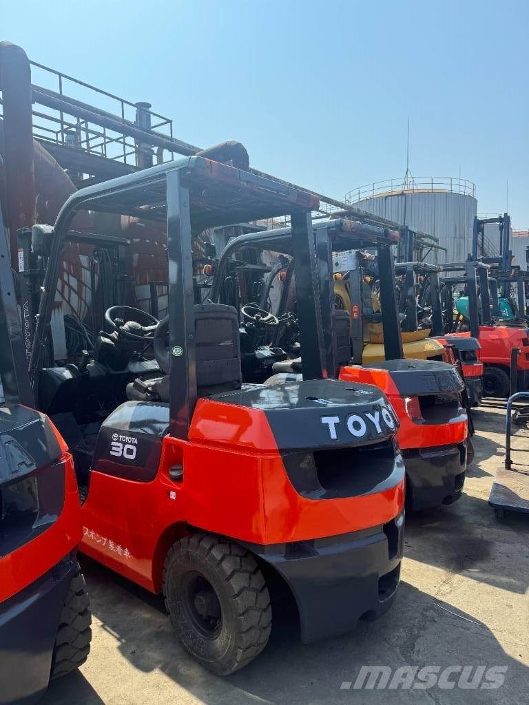 Toyota FD 30 Diesel trucks