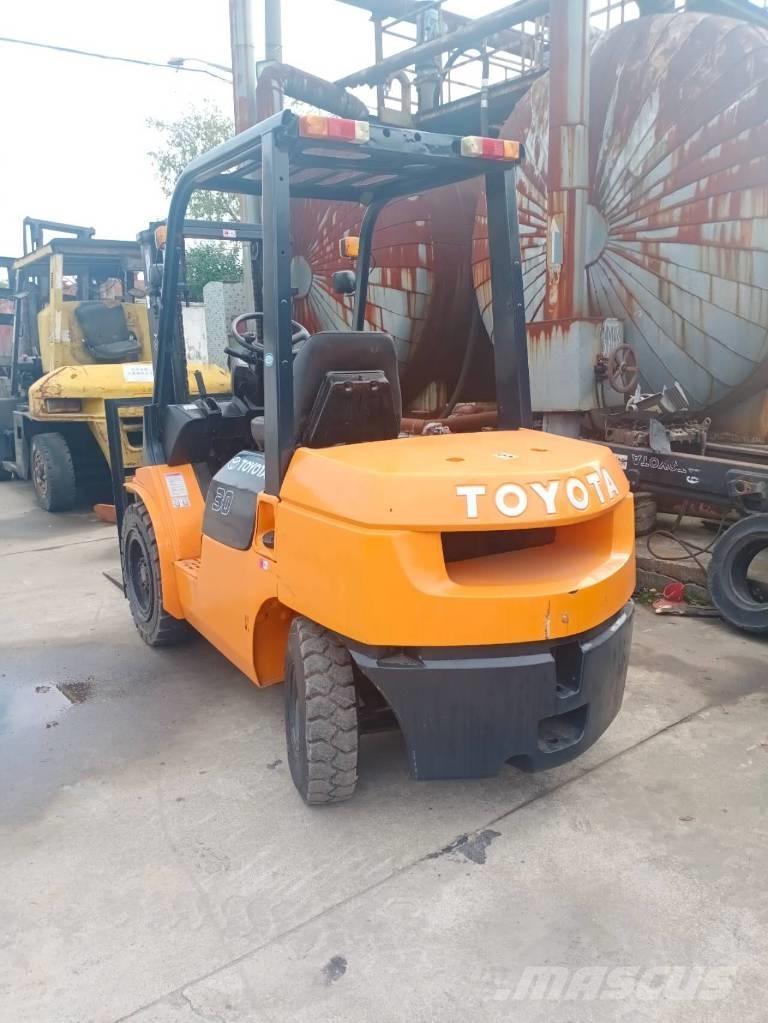 Toyota FD 30 Diesel trucks