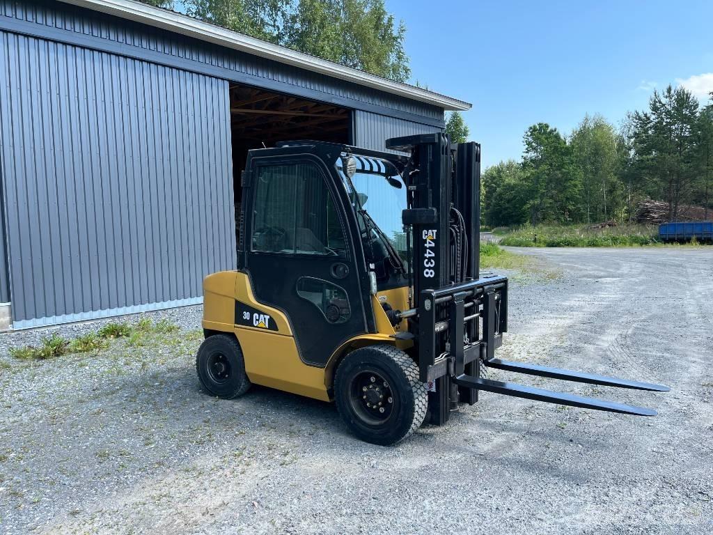 CAT DP 30 N Diesel trucks
