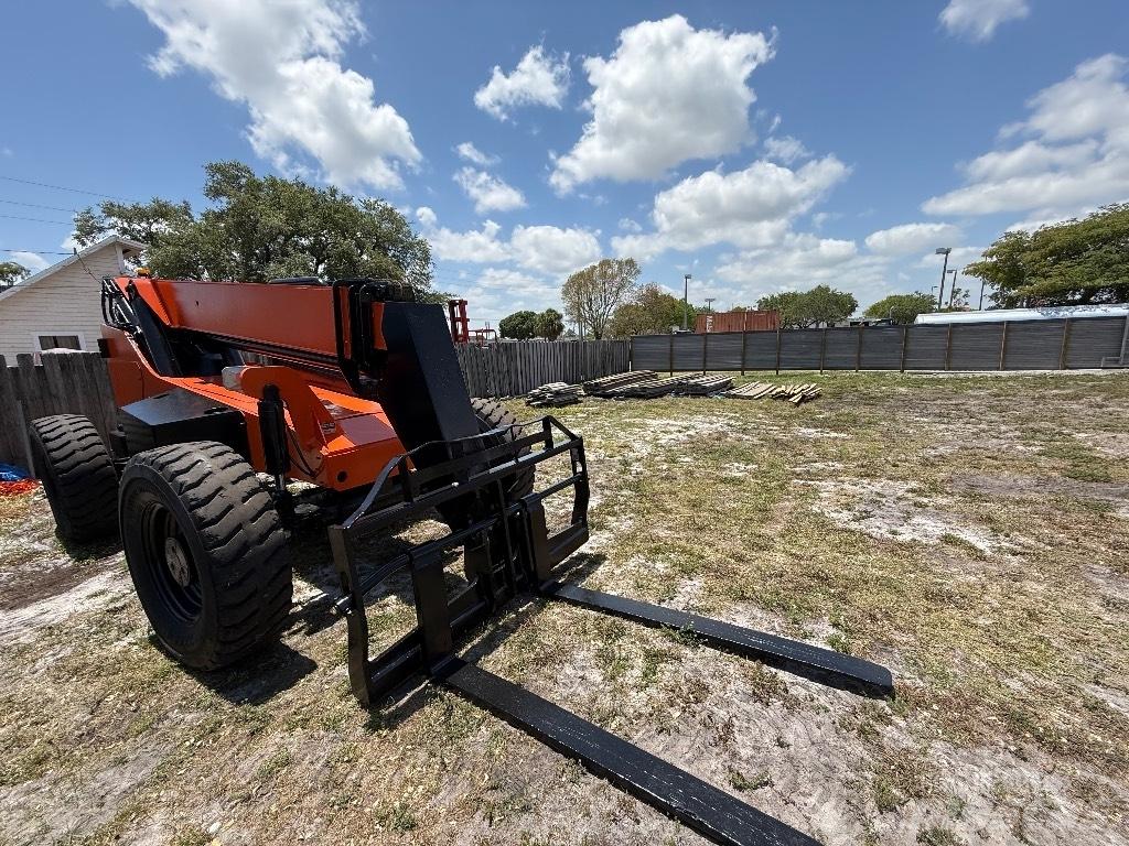 SkyTrak 8042 Telescopic handlers