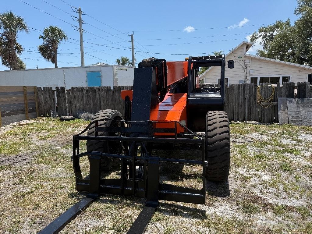 SkyTrak 8042 Telescopic handlers