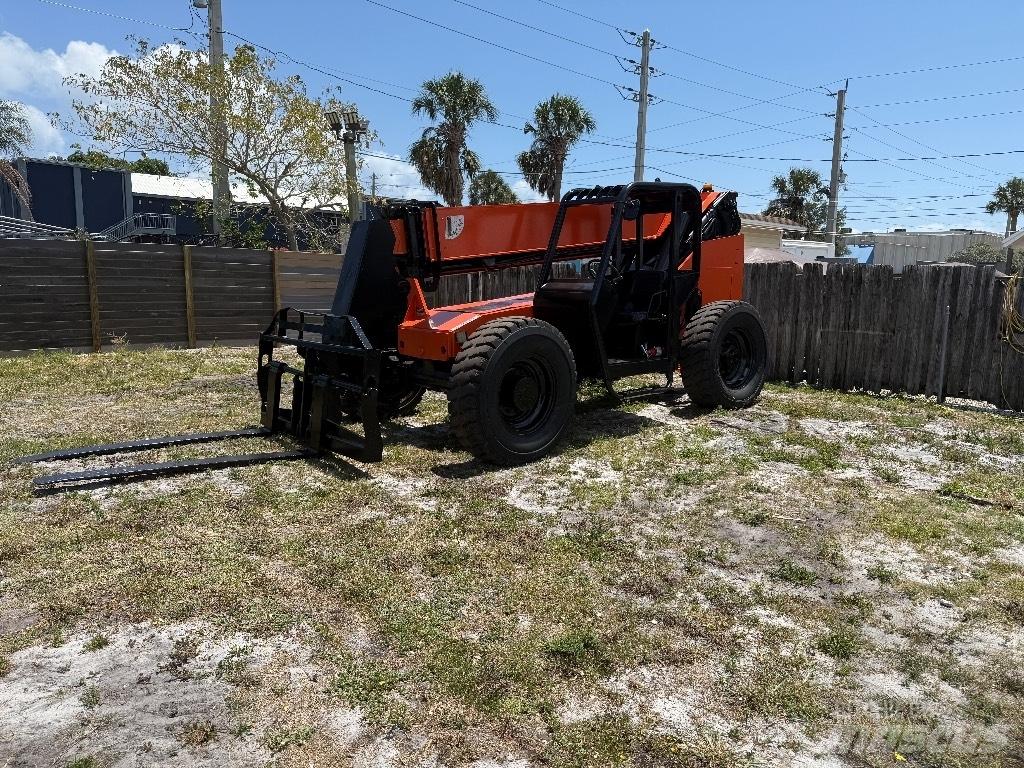 SkyTrak 8042 Telescopic handlers