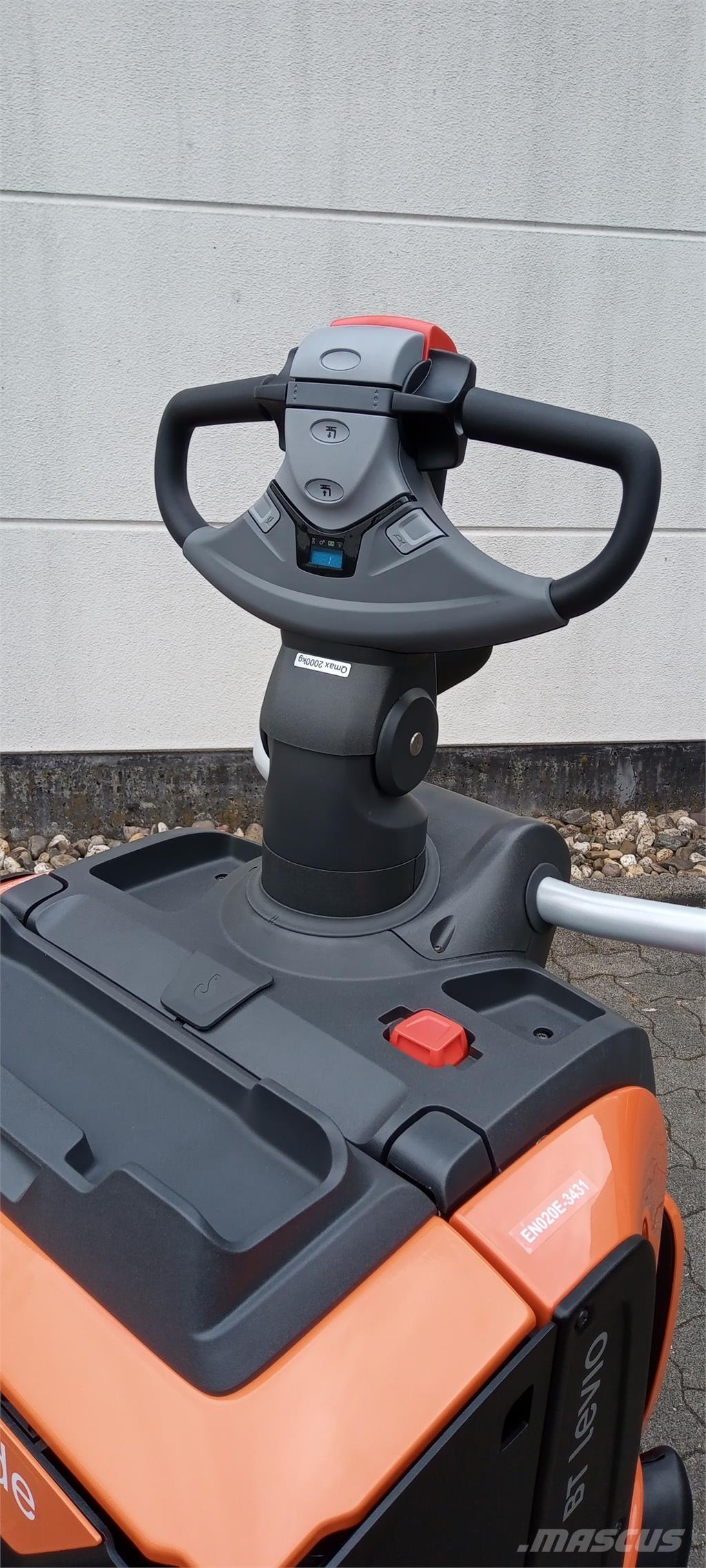 Toyota LPE200 Pedestrian stacker