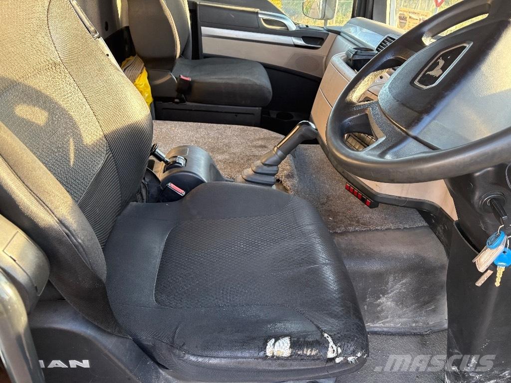 MAN TGM 18.250 Skip bin truck