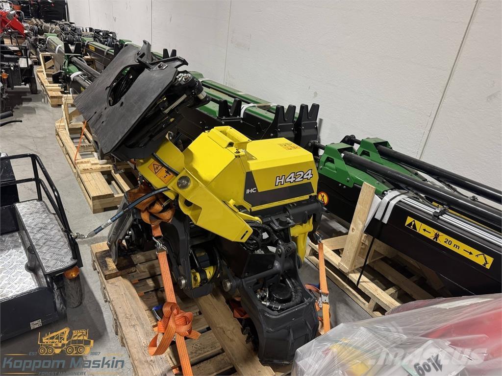 John Deere H424 Harvester heads