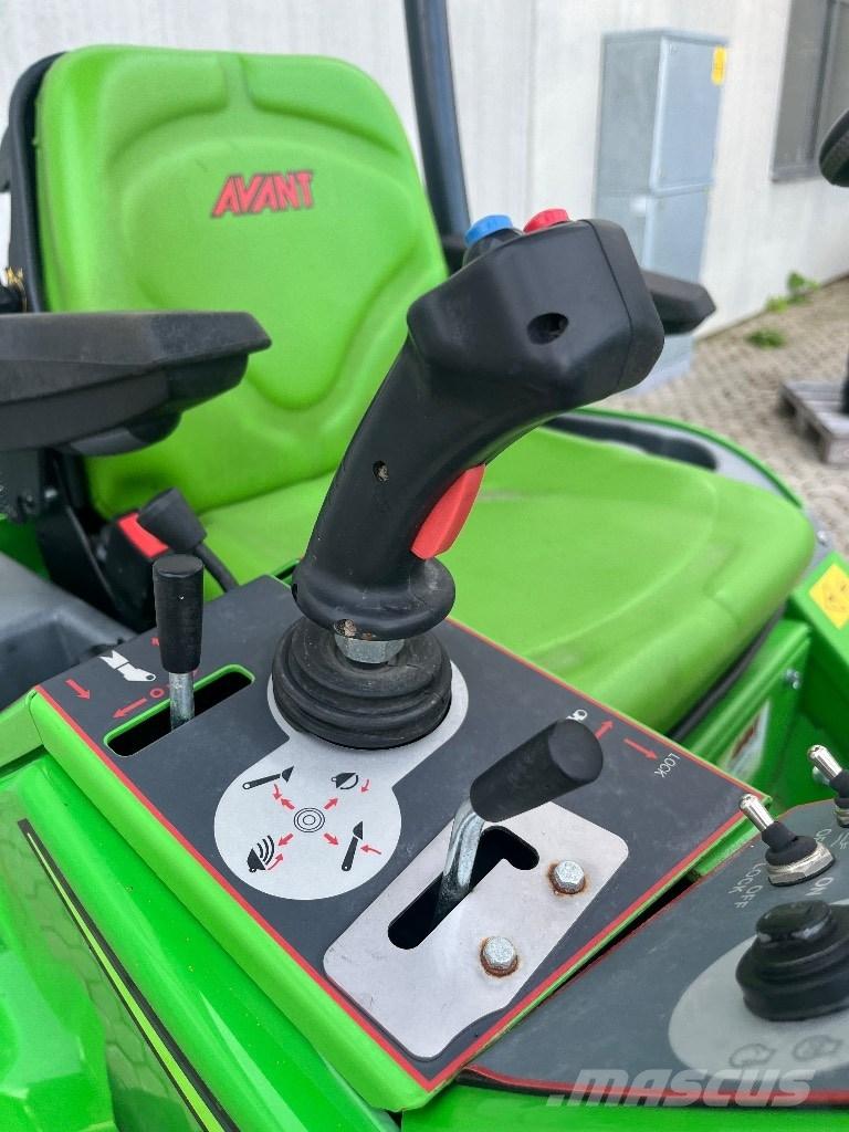 Avant 528 Multi-purpose loaders