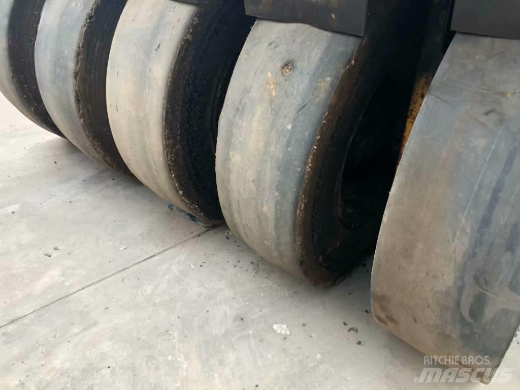 XCMG XP303 Pneumatic tired rollers