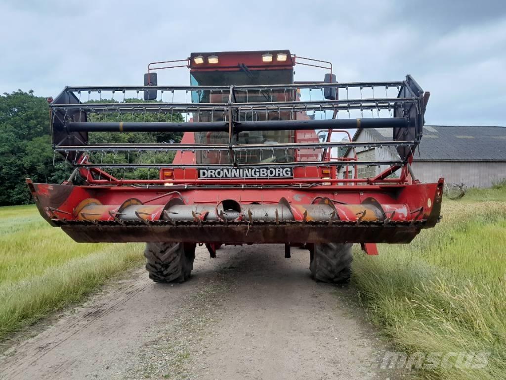 Dronningborg D 7500 Combine harvesters