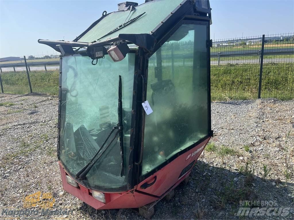 Valmet 911.1 Cabins and interior