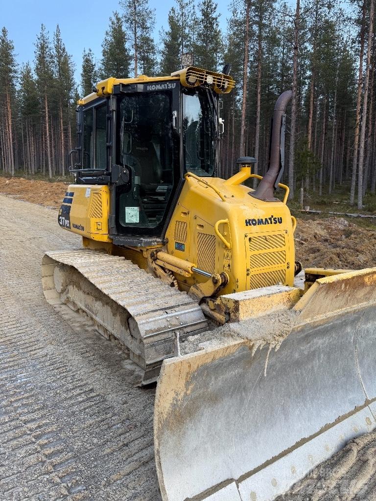Komatsu D 37 PX-23 Crawler dozers