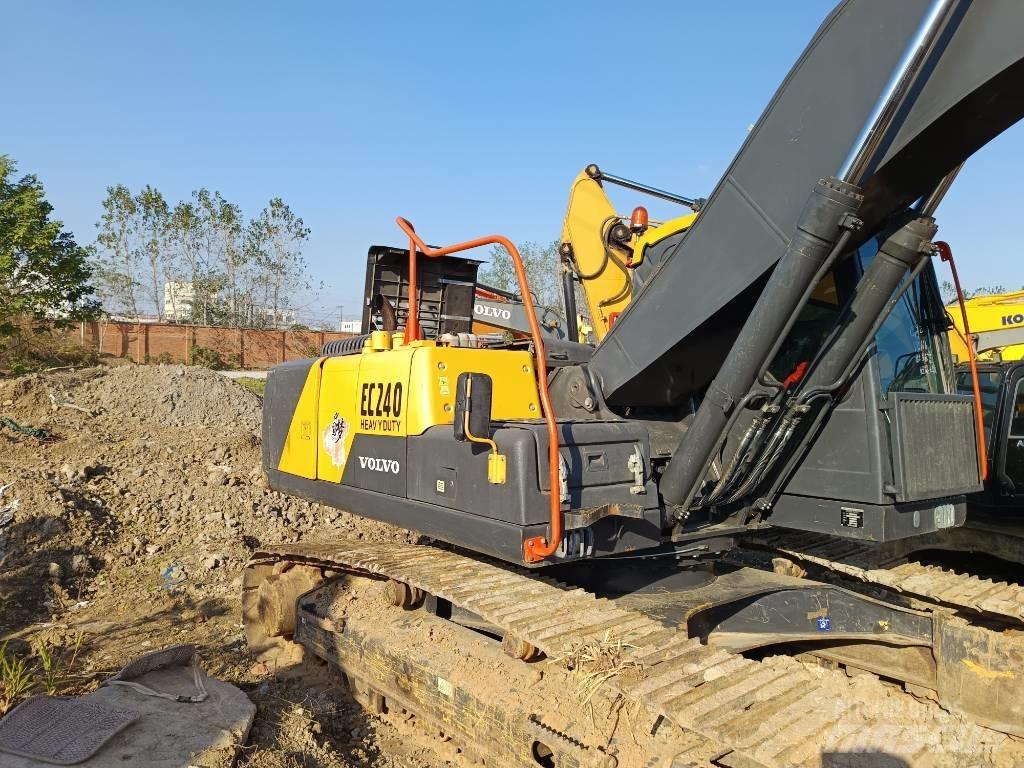 Volvo EC 240 Crawler excavators