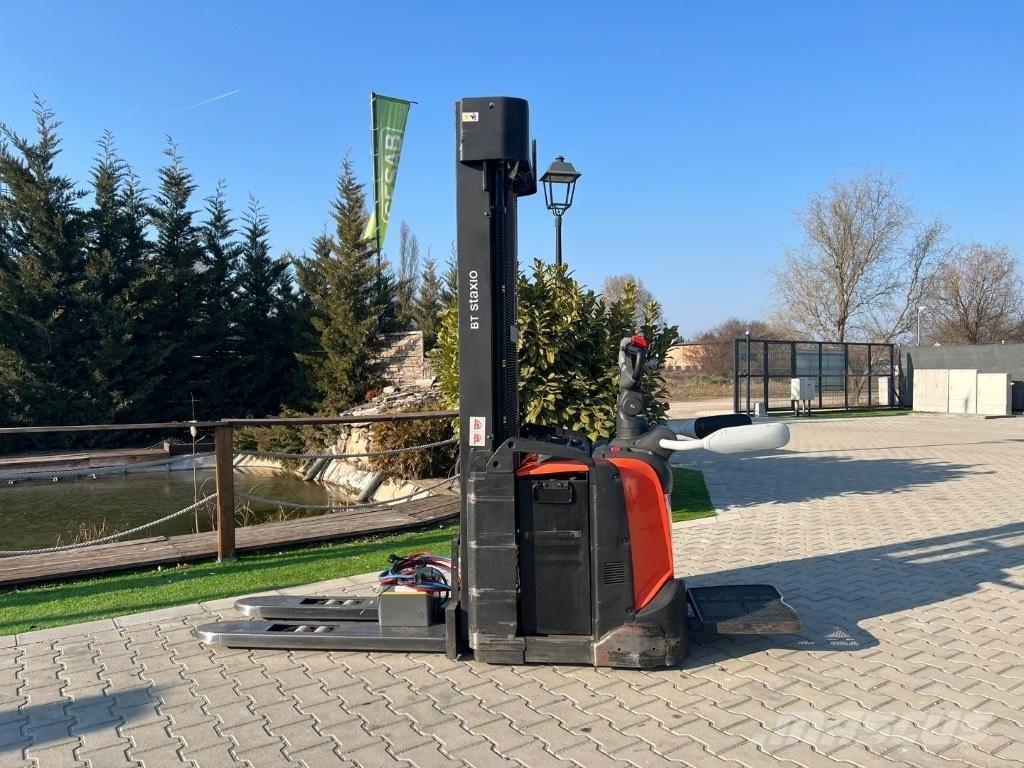 Toyota SPE 140 Pedestrian stacker