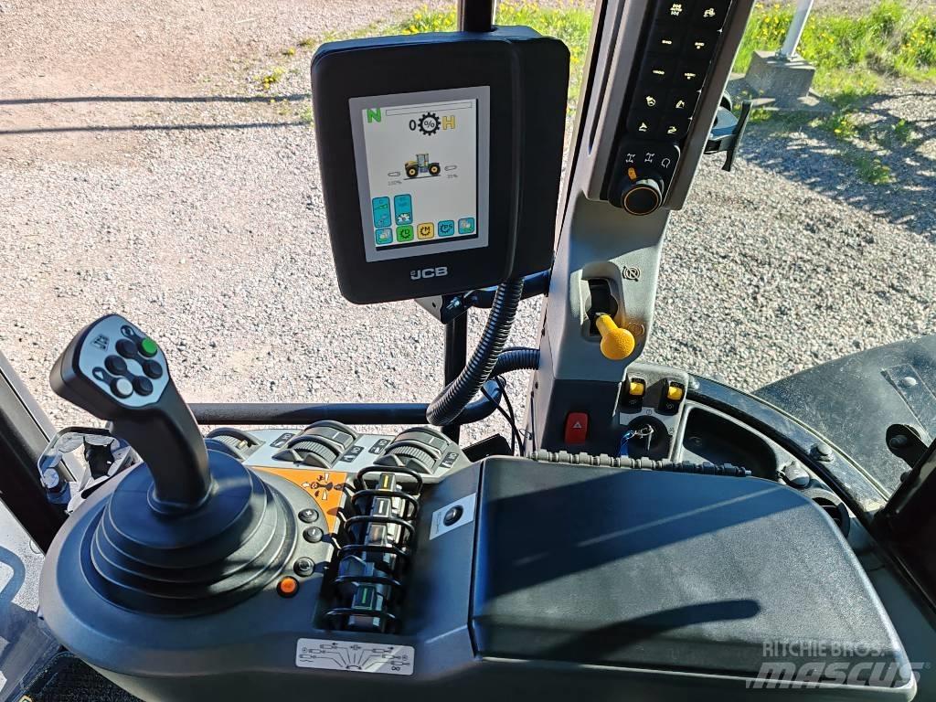 JCB Fastrac 4220 Tractors