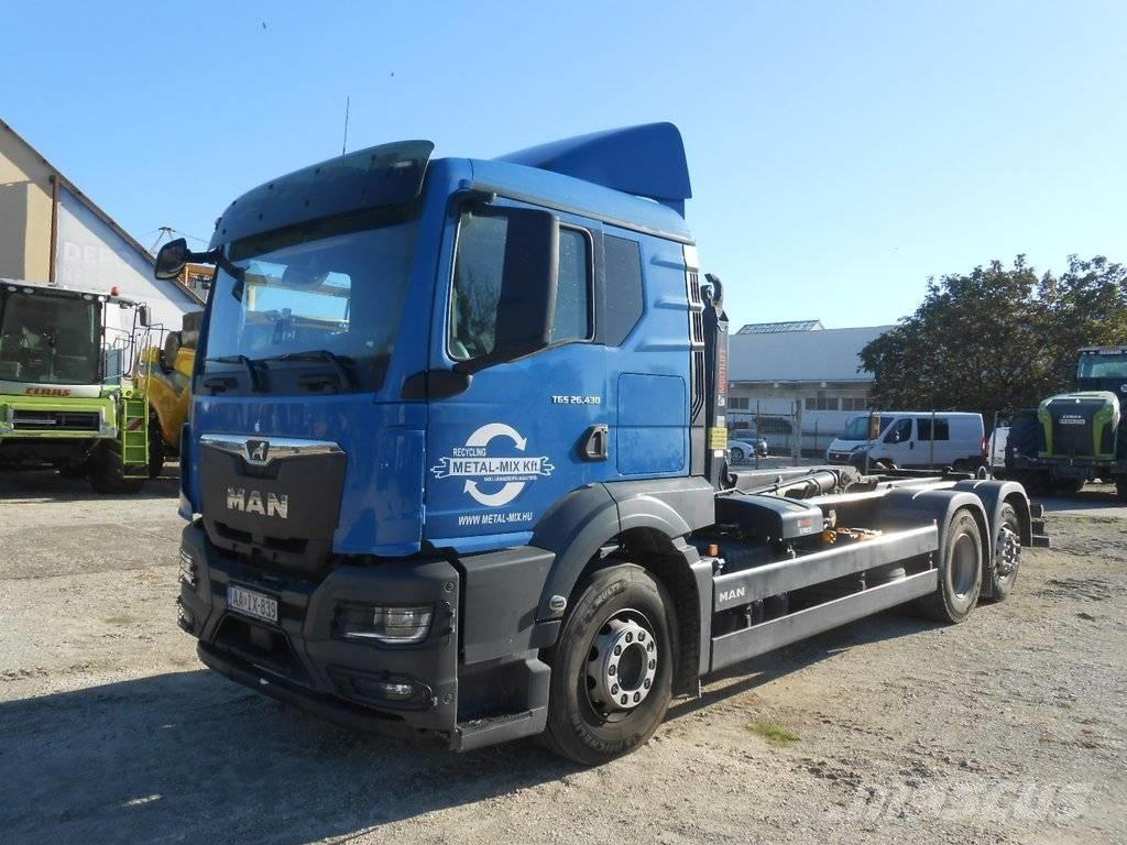 MAN TGS 26.430 Skip bin truck