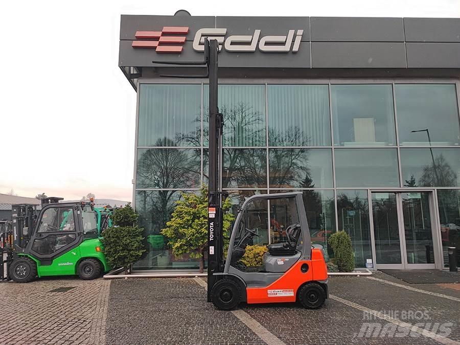 Toyota 02-8FDF15 Diesel trucks