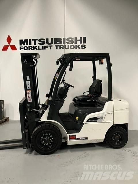 Mitsubishi FD25N3 Diesel trucks