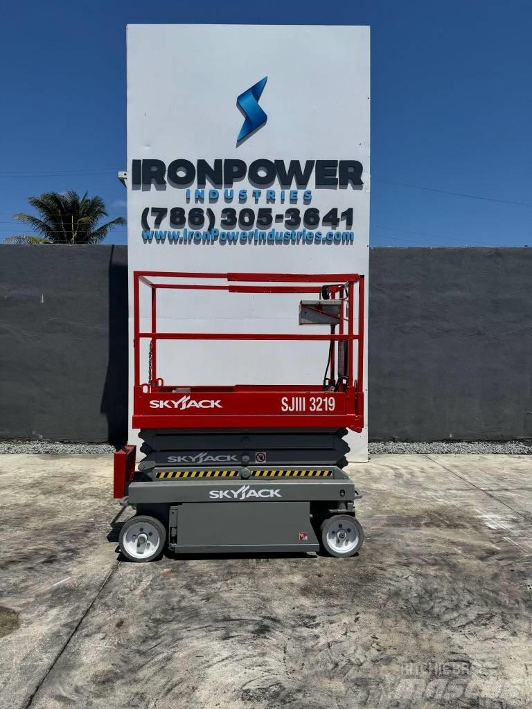 SkyJack SJ III 3219 Scissor lifts