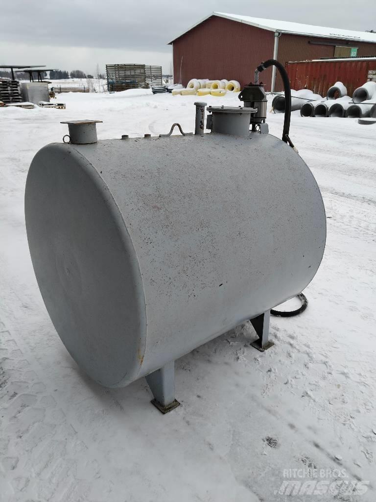  Farmarisäiliö 1300 L Farm machinery