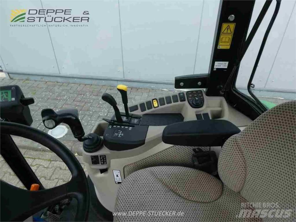 John Deere 3046R Compact tractors