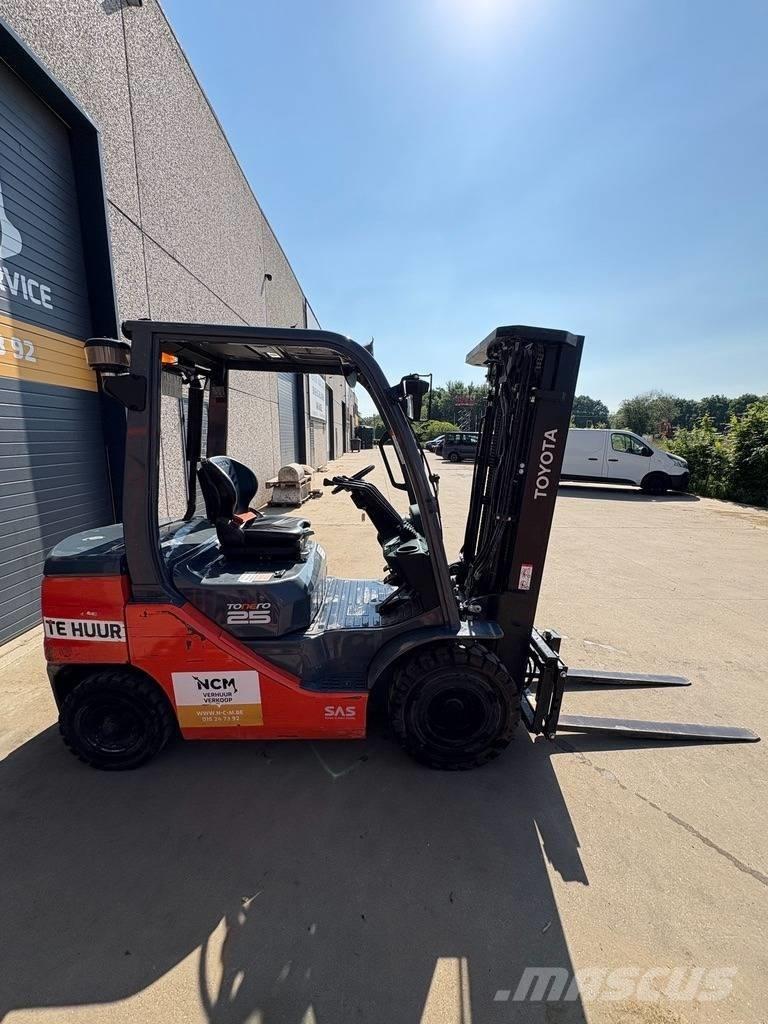 Toyota 8 FDF 25 Diesel trucks
