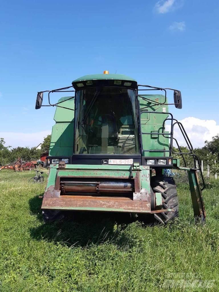 John Deere 2054 Combine harvesters